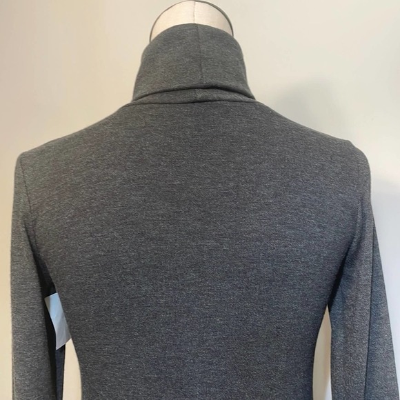 Go Couture long sleeve Turtleneck knit High/Low Hem Gray elephant Sz Small - Picture 3 of 13